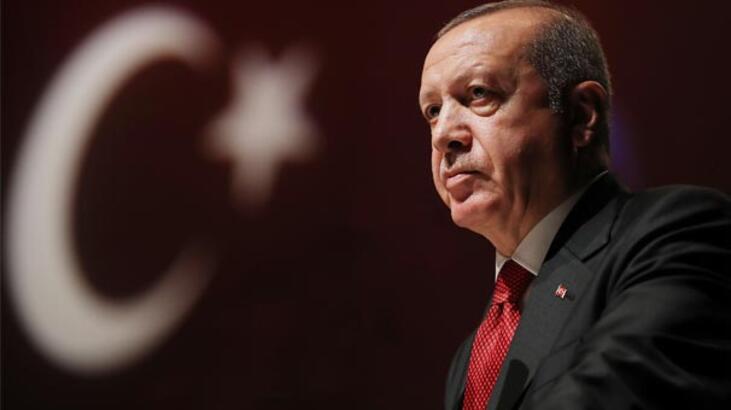 Cumhurbaşkanı Erdoğan'dan anlamlı paylaşım: Namluya alnını dayayan bir milletin önünde kim durabilir?
